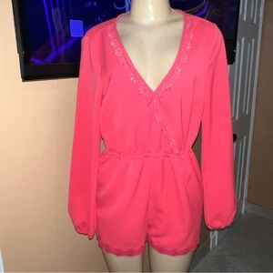 🌺♥️🌺 BEBE-- Beautiful short jumper - long sleeve